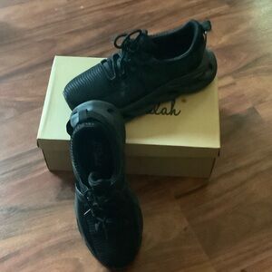 Black Athletic Shoes for Women